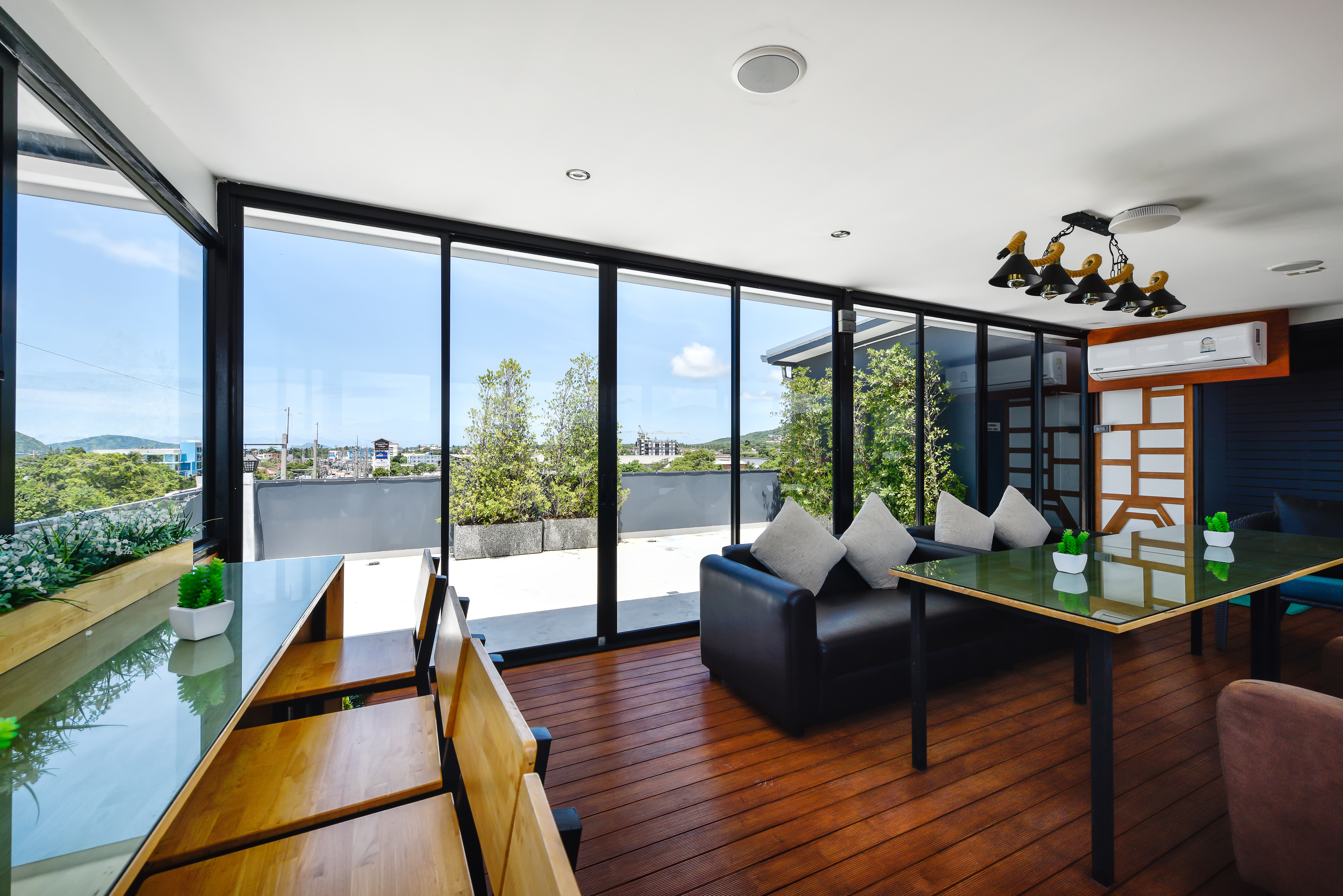 Stunning Windows in Cold Springs, NY | Rockman Windows & Doors A large room with hardwood floors and spacious panoramic windows overlooking nature.